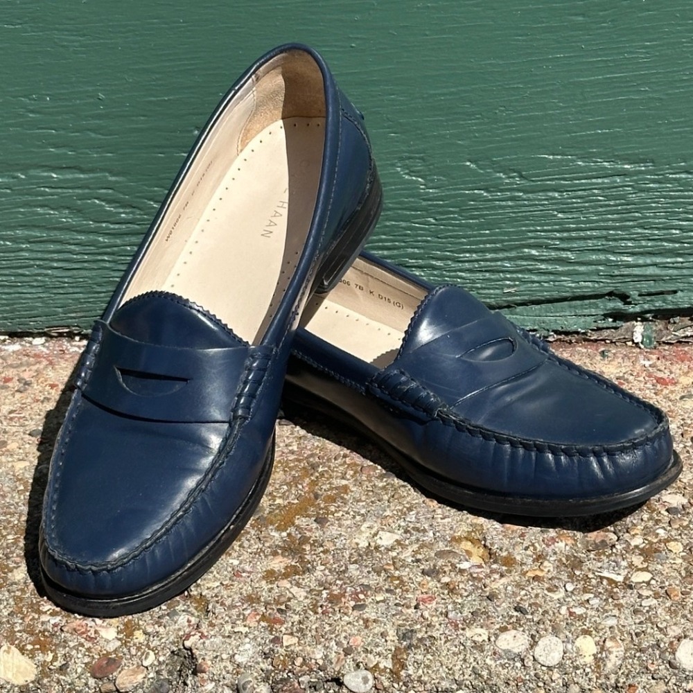 Cole Haan Navy Blue Leather Penny Loafers Preppy 90s Minimalism Womens Size 7